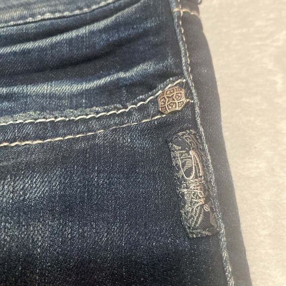 SILVER SUKI Mid Bermuda Jean Shorts Size 30 Waist - Picture 7 of 14